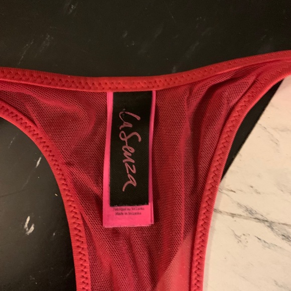 la senza red bra - Picture 3 of 3